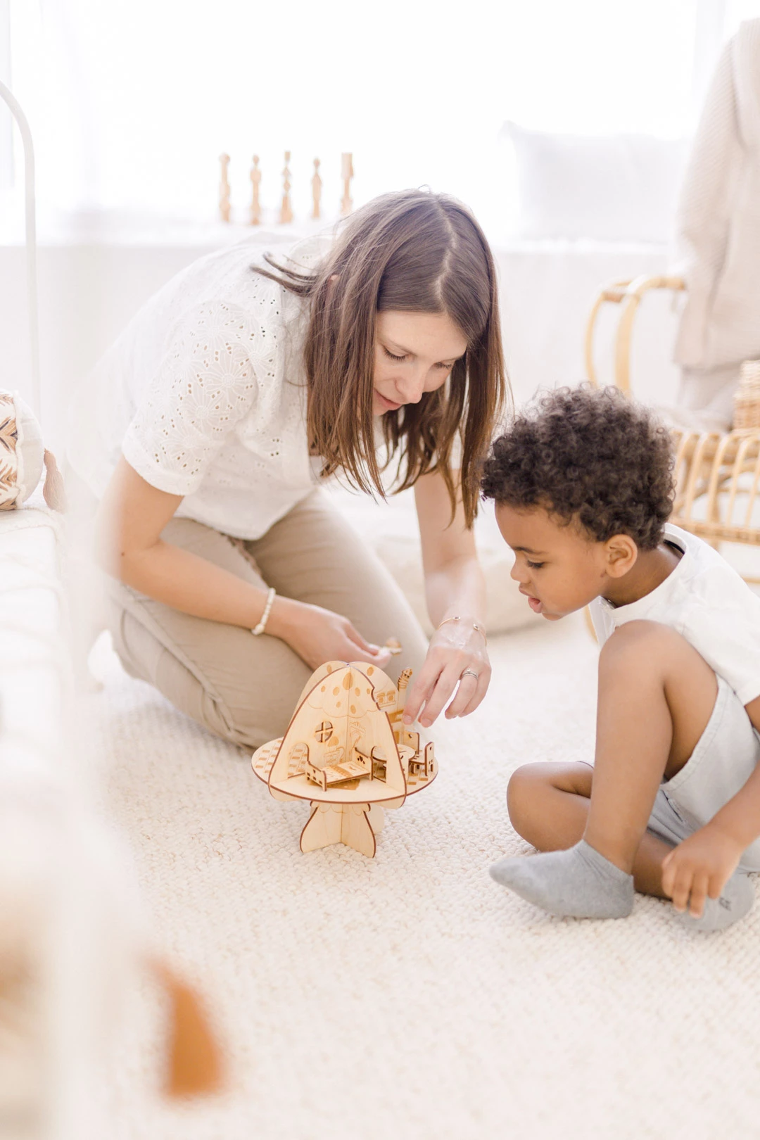 enfant bonheur jouer avec les enfants jouer gris
