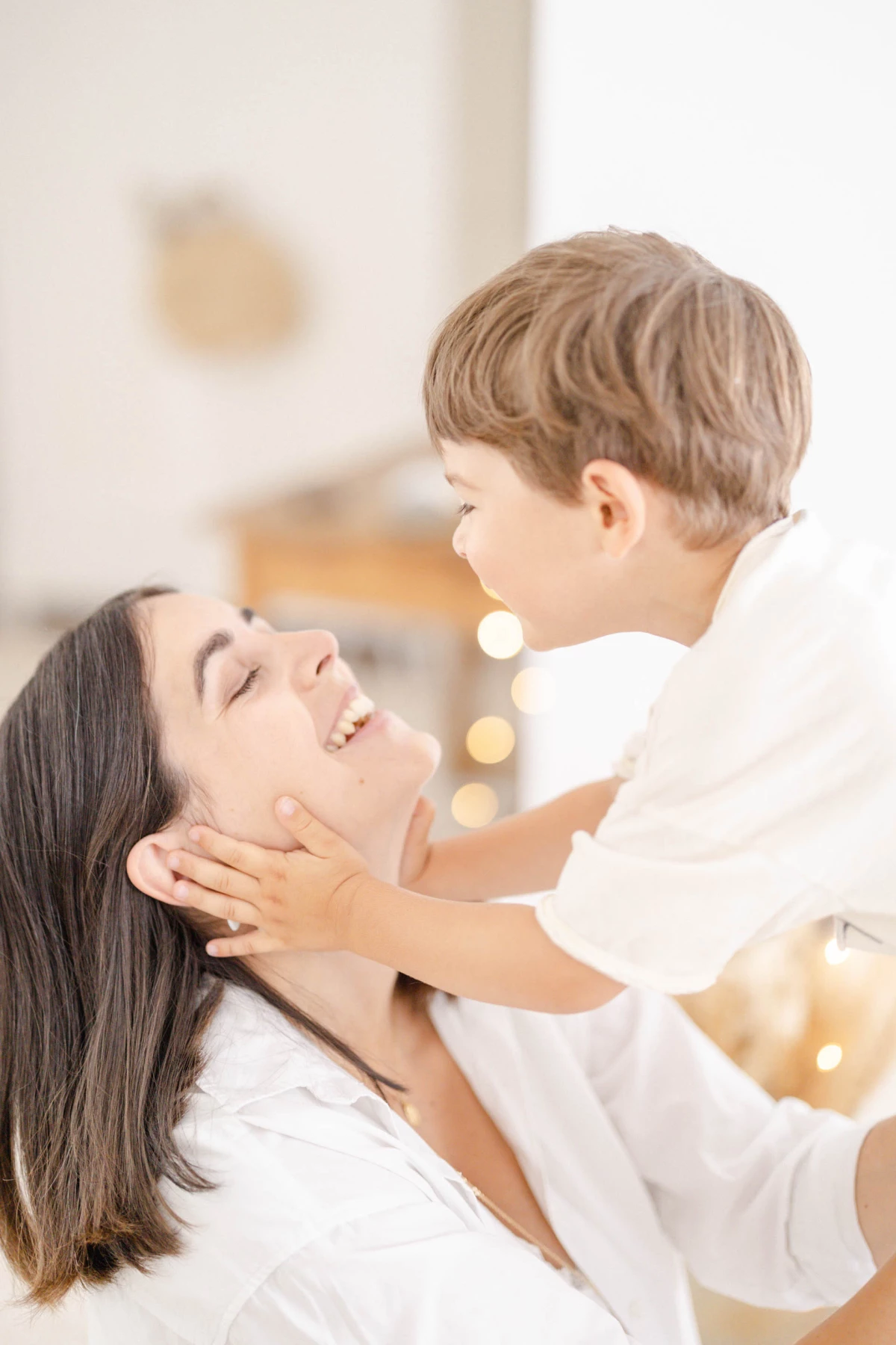 cheveux bonheur sourire enfant marron