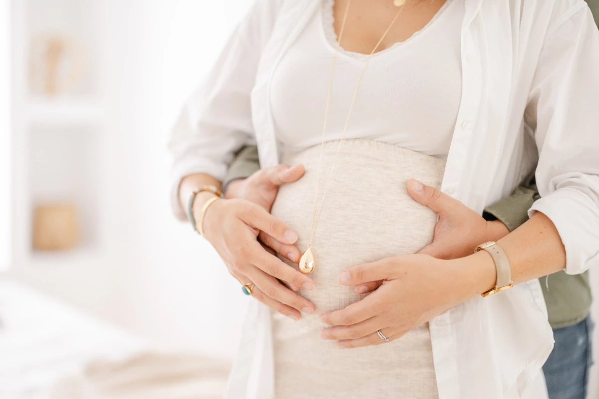 poignet gris marron grossesse studio