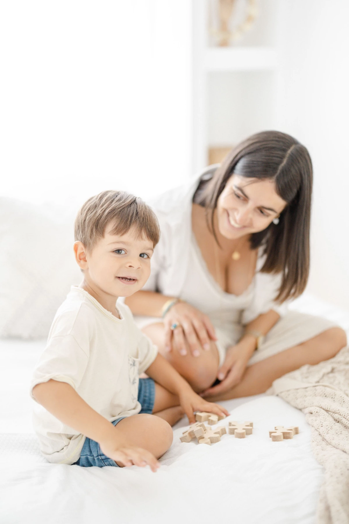 bonheur enfant sourire amour gris