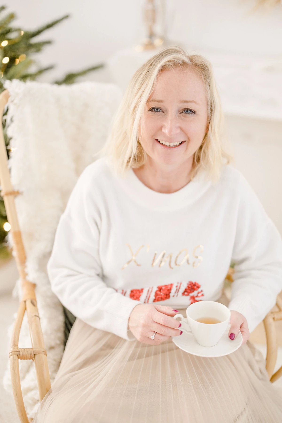 sourire bonheur éclairage rose gris