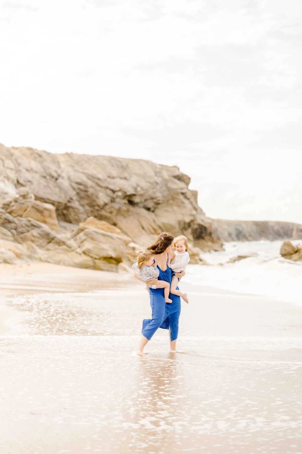 rocher côte plage mer beige