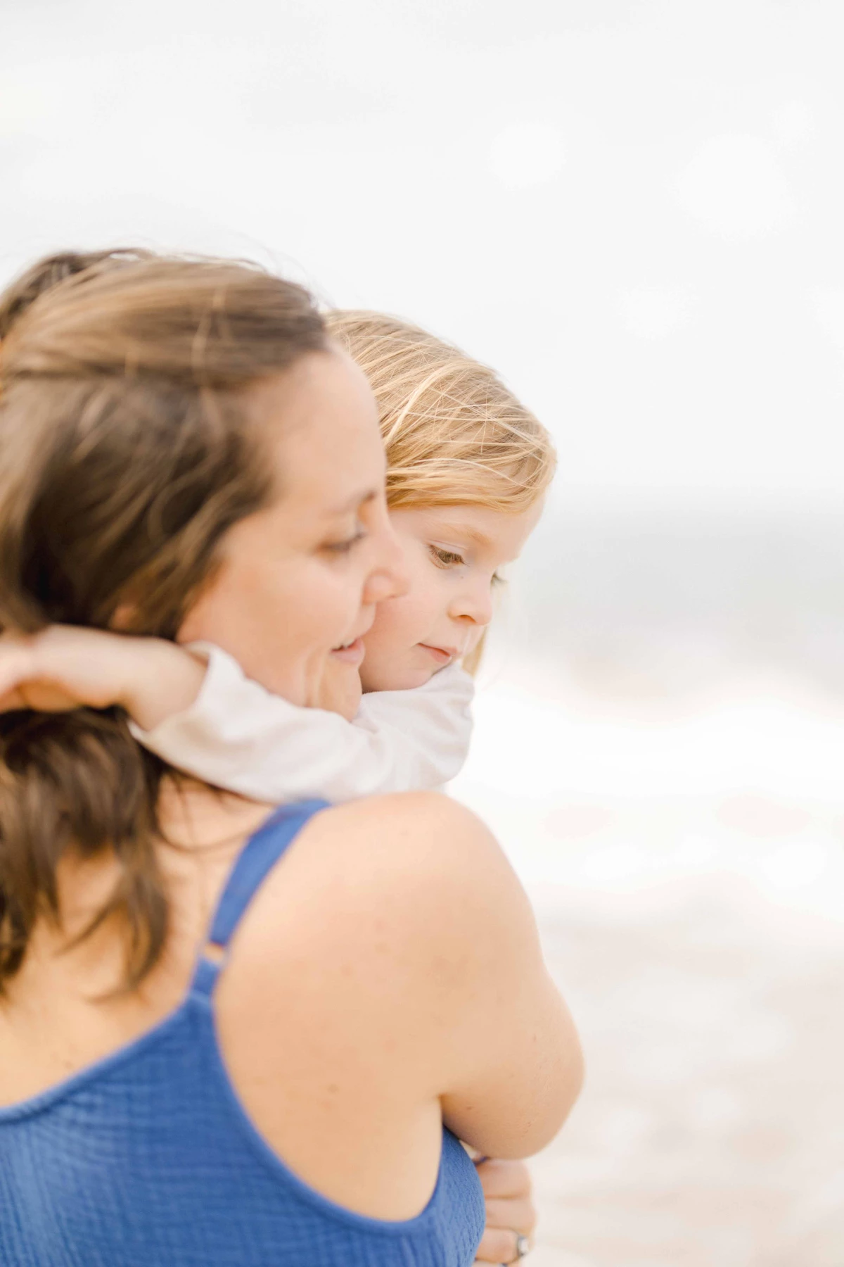 bonheur enfant amour beige gris