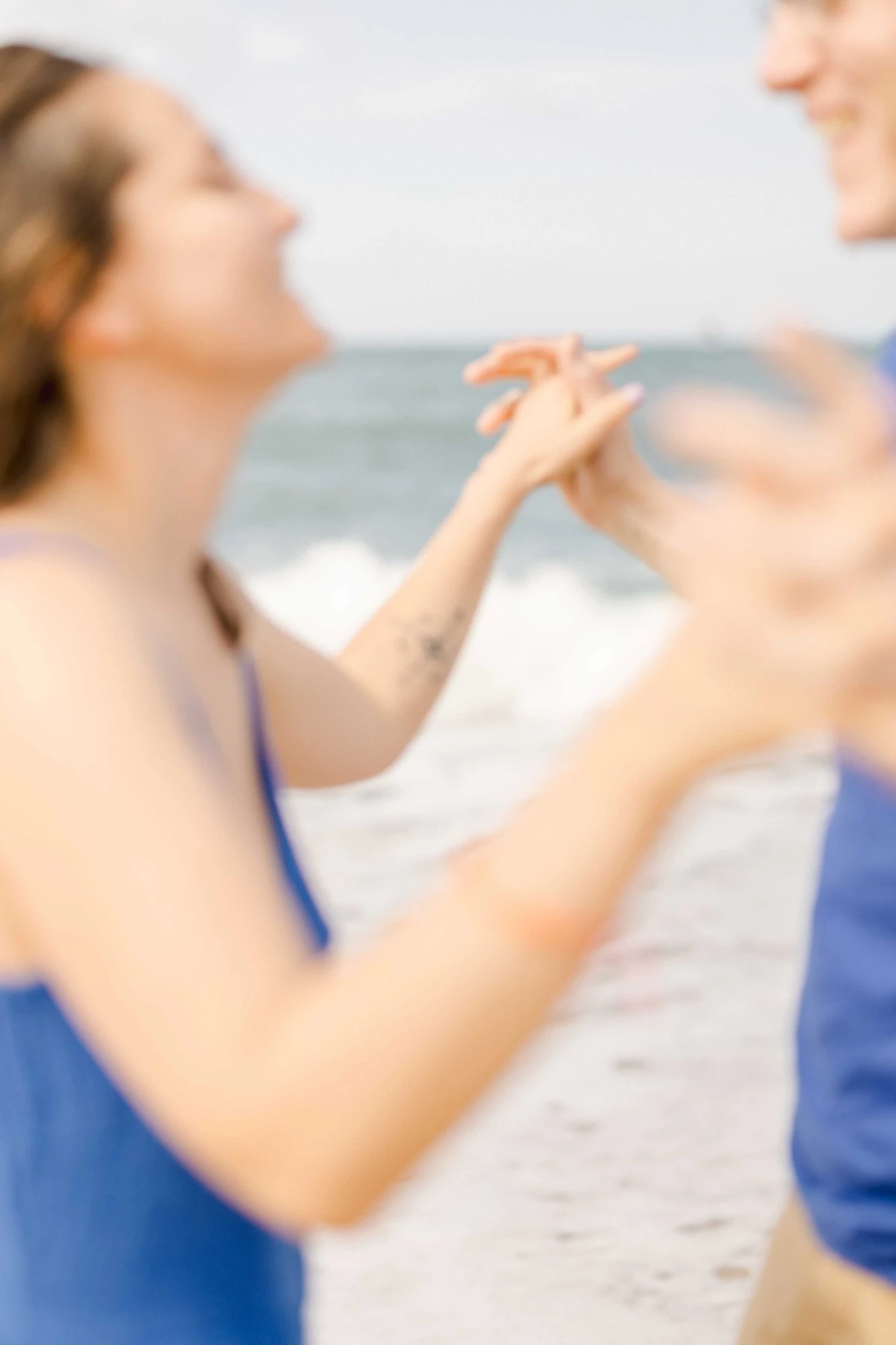 bonheur main geste amour se tenir la main