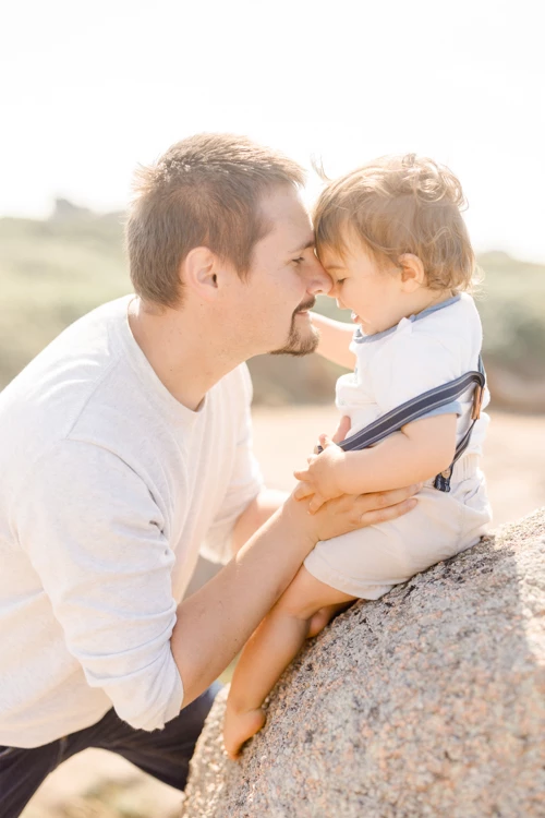 bonheur main enfant amour gris