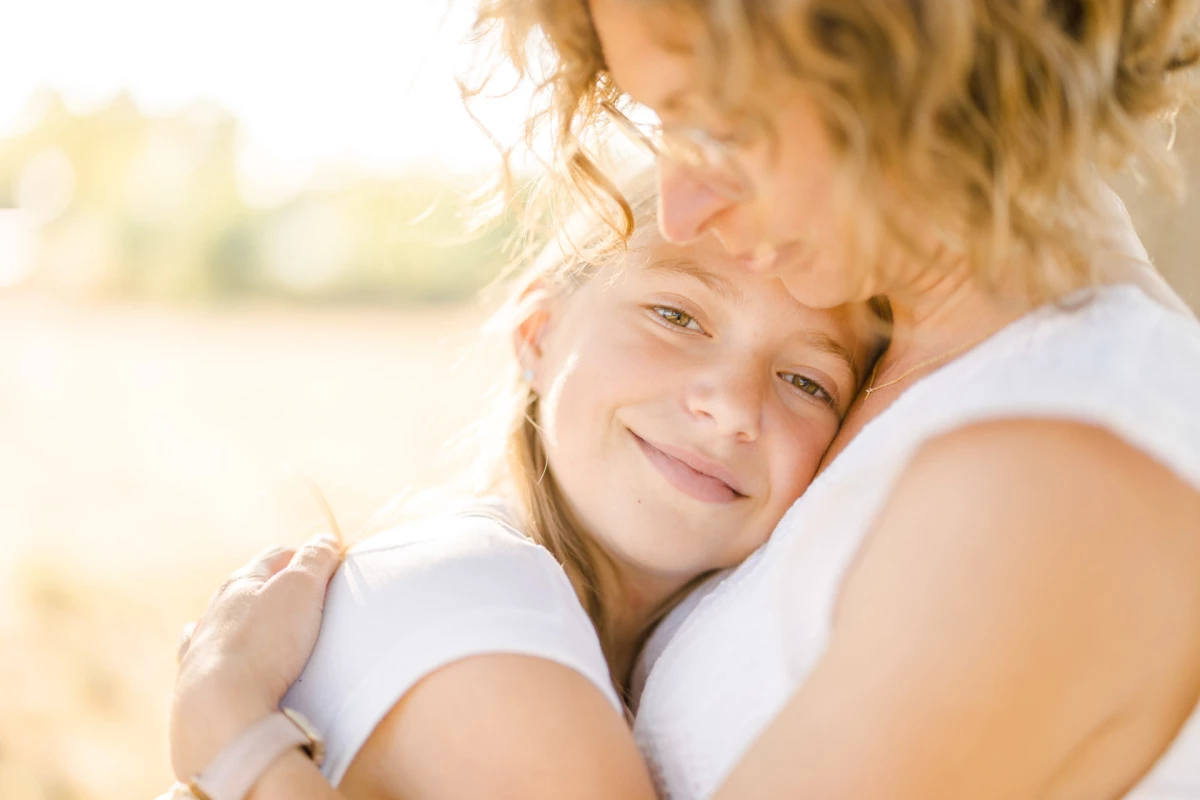 sourire bonheur amour enfant câlin
