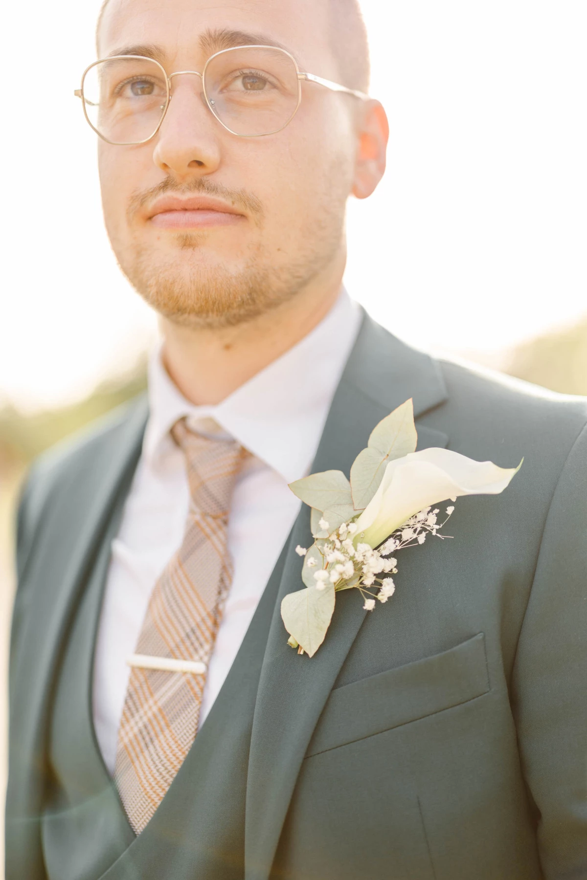 collier pétale costume composition florale mariage