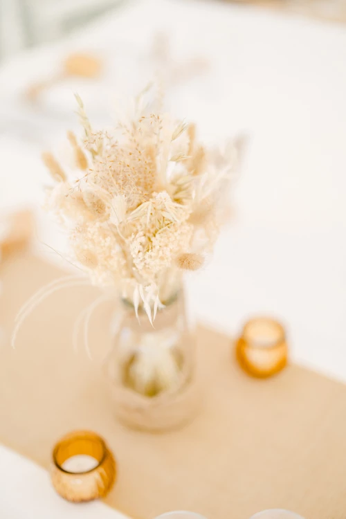 composition florale rose gris orange fleurs