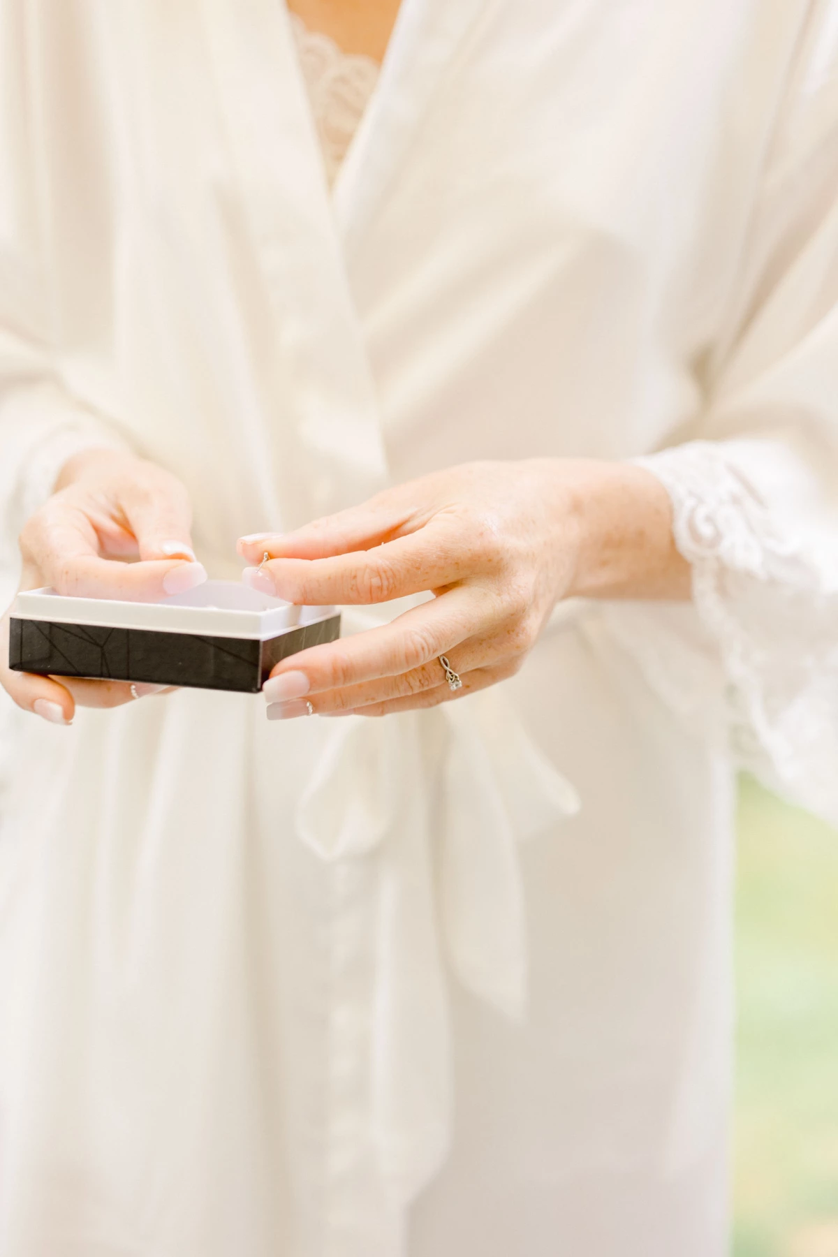 soie peignoir gris marron fleurs