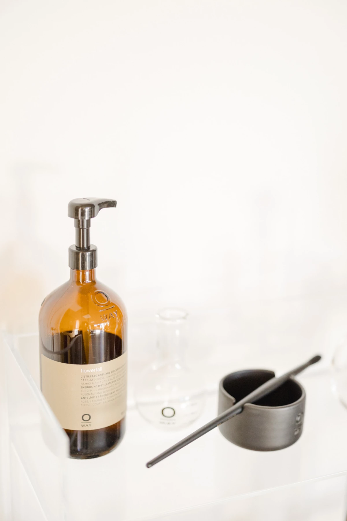 bouteille robinet beige marron gris