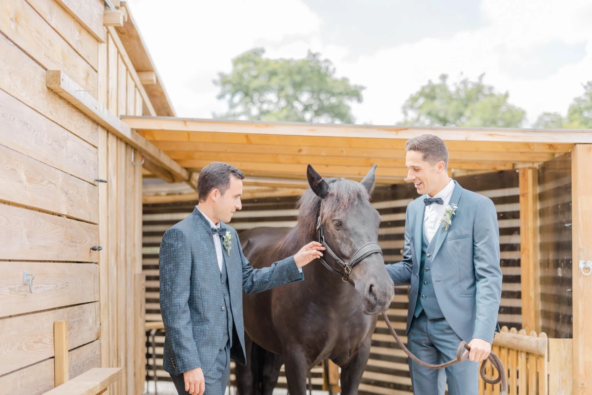 événement robe costume bonheur sourire