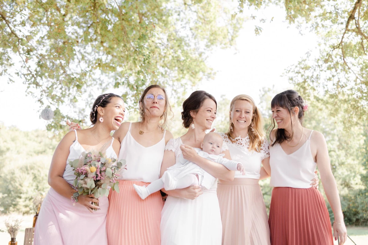 sourire robe bonheur rose événement