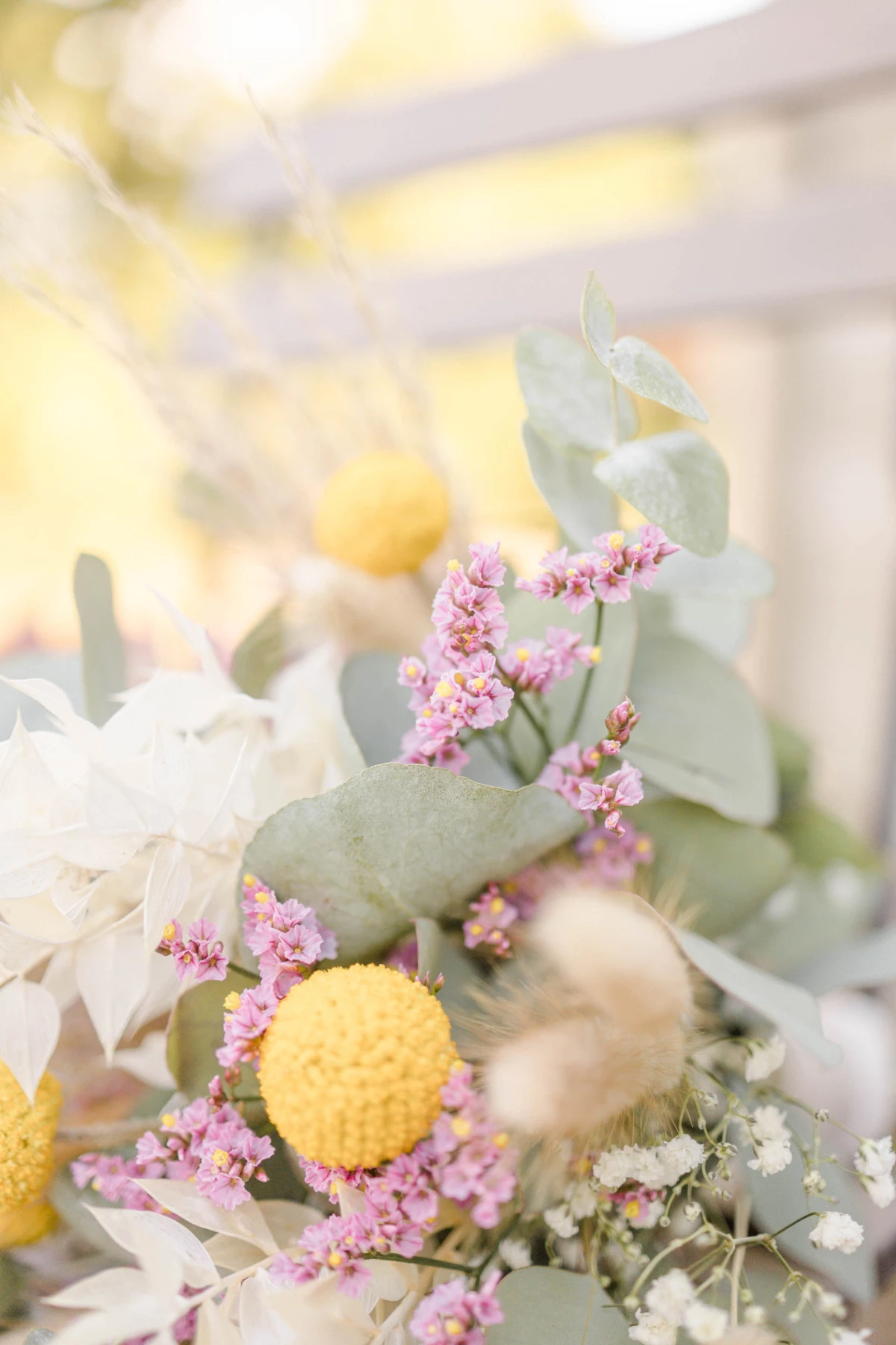 fleur jaune pétale rose composition florale
