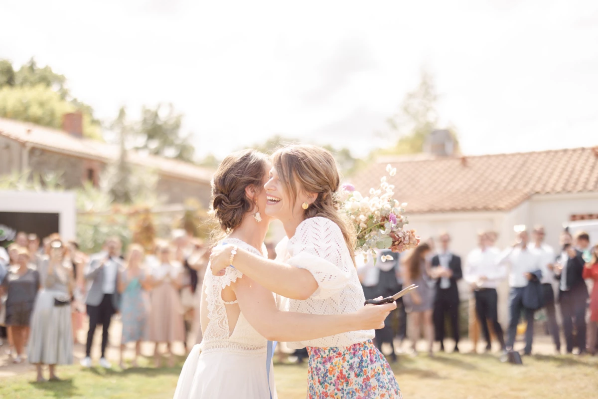 bonheur événement robe sourire gris