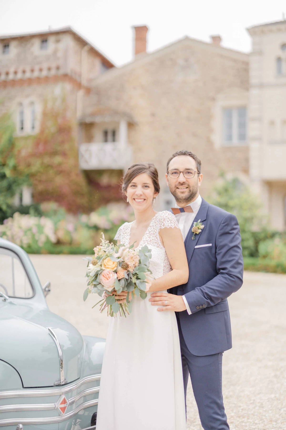 bonheur robe sourire événement gris