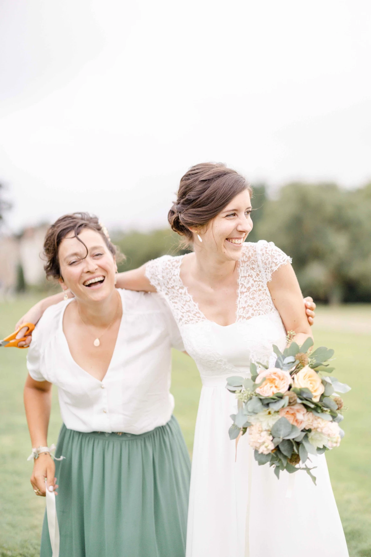 robe bonheur événement sourire gris