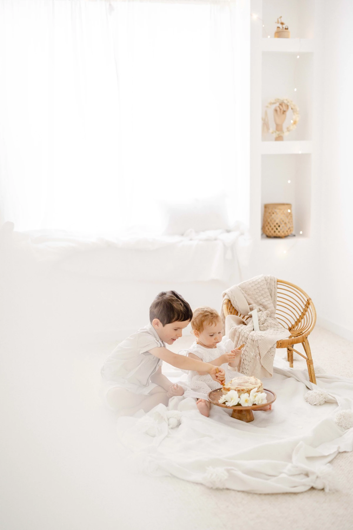 enfant bonheur panier beige gris