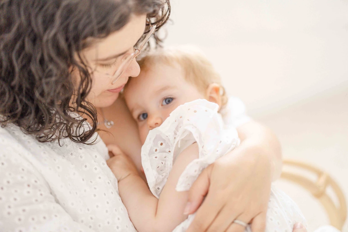 bonheur enfant marron gris studio