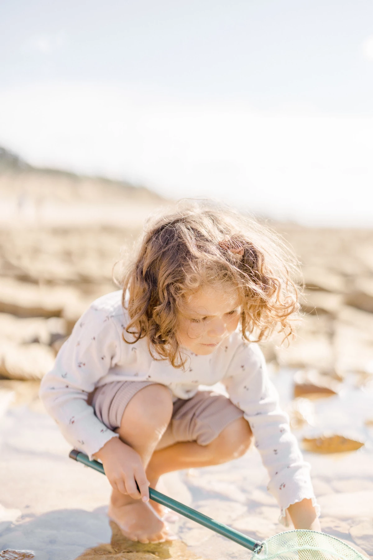 enfant sable plage bonheur jouer