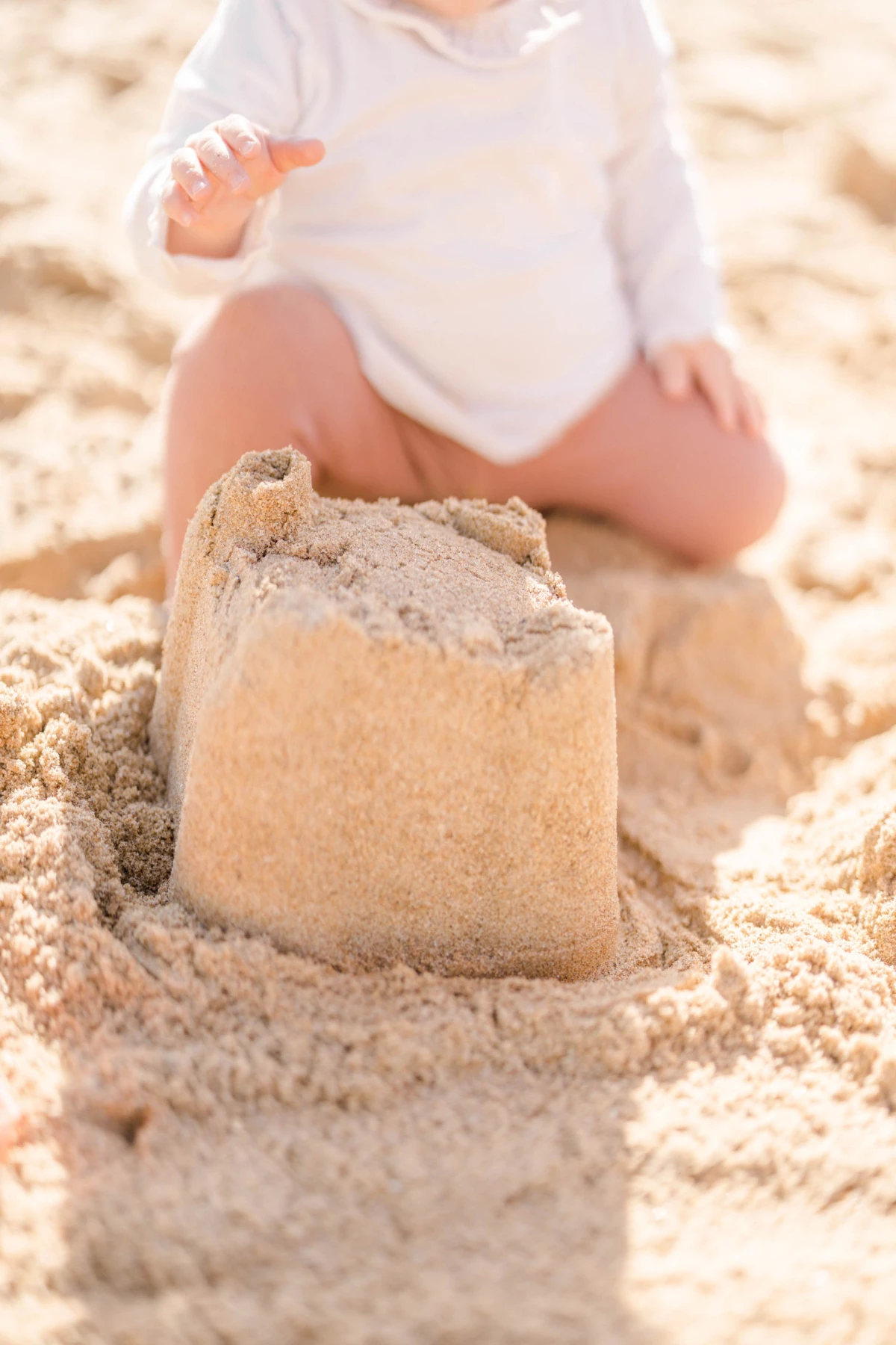 sable enfant plage bonheur jouer
