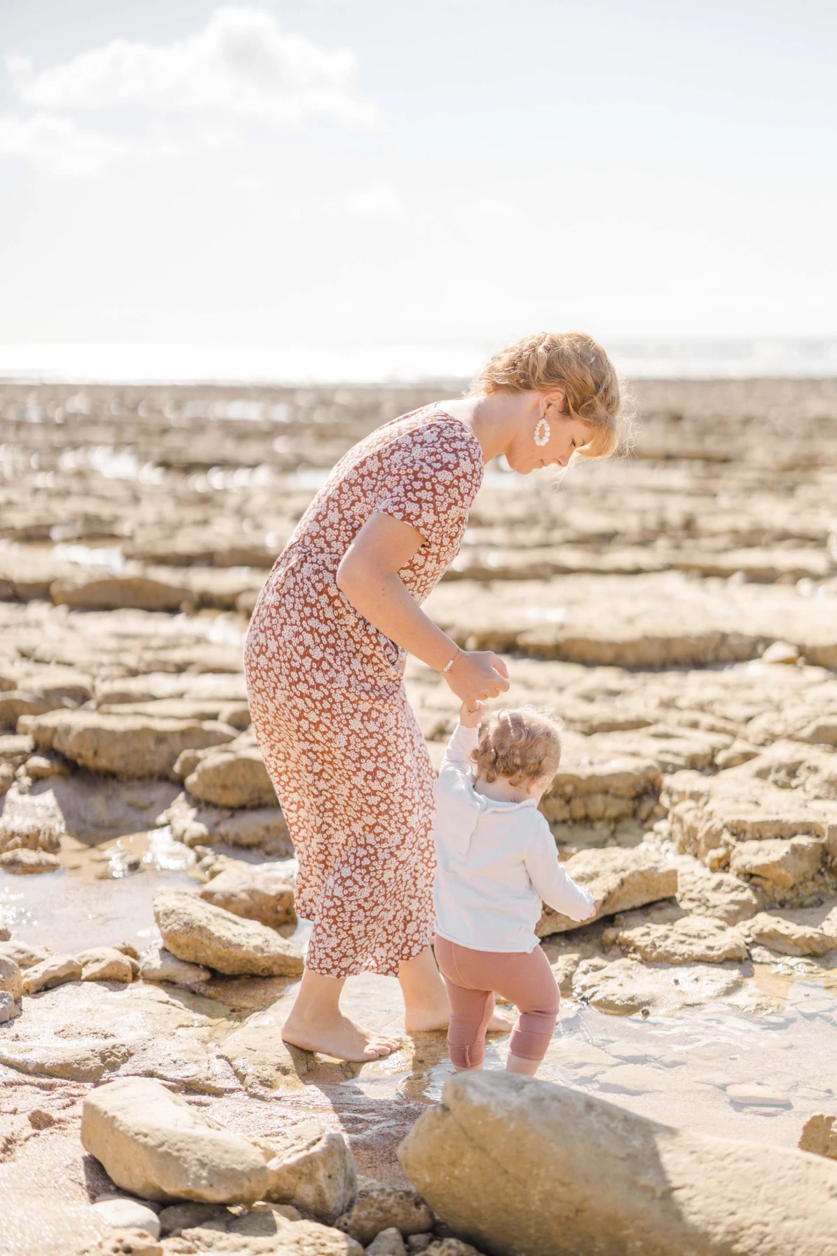 plage enfant marron gris nature