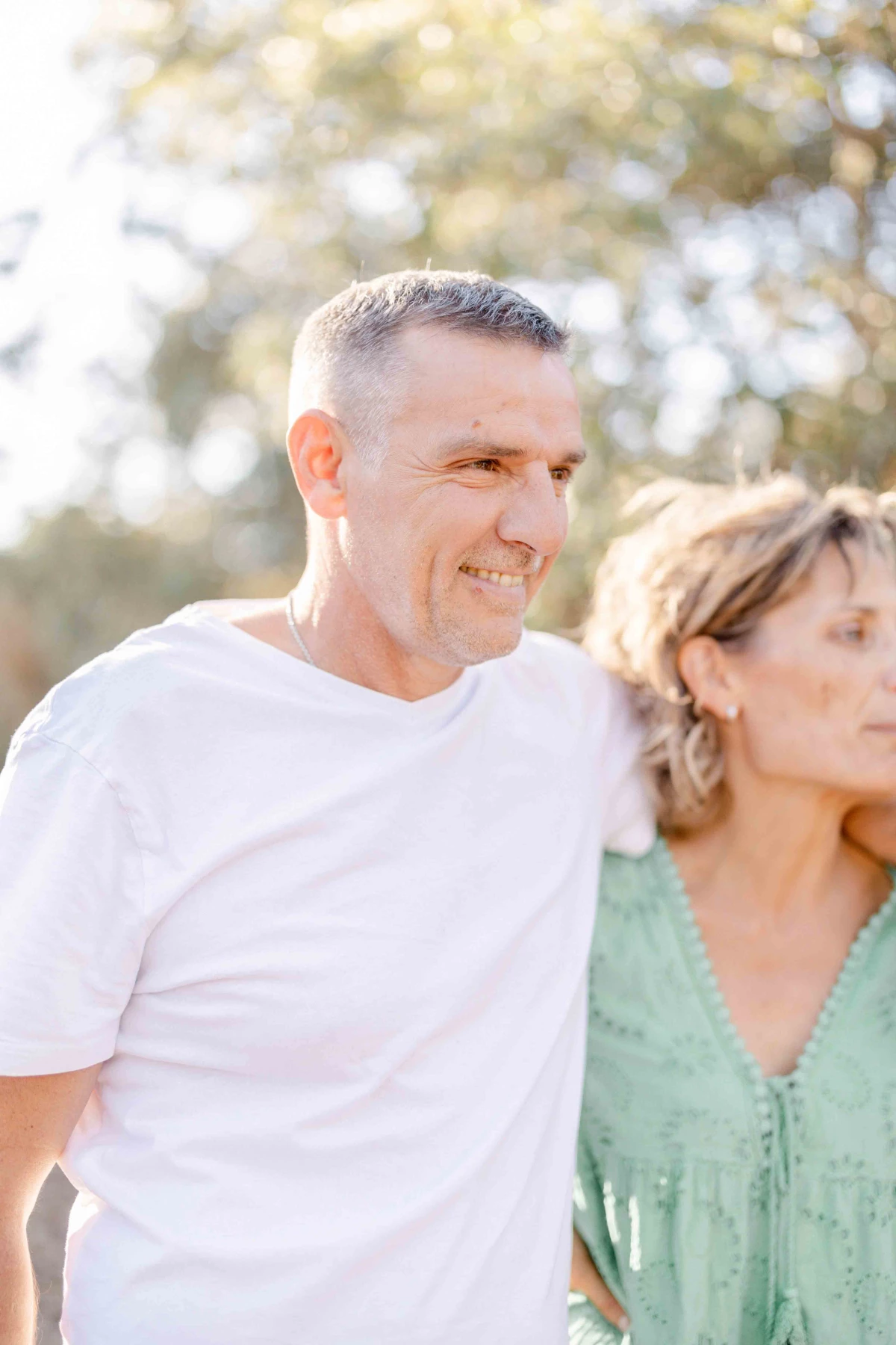 sourire bonheur amour geste gris