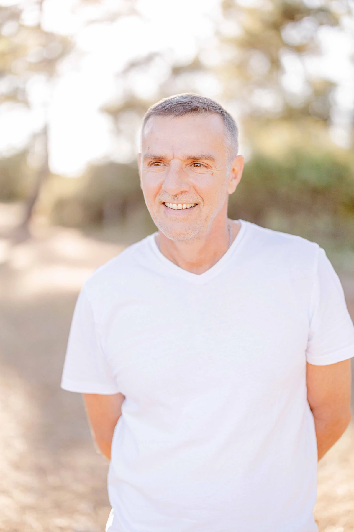 sourire bonheur gris marron