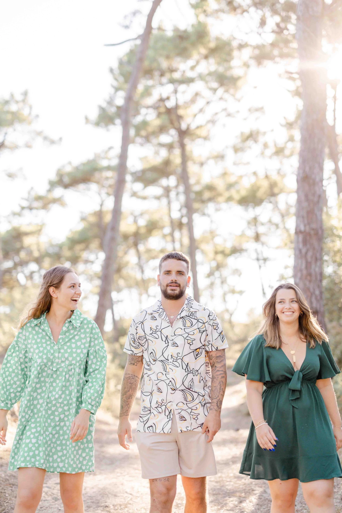 bonheur sourire robe gris marron