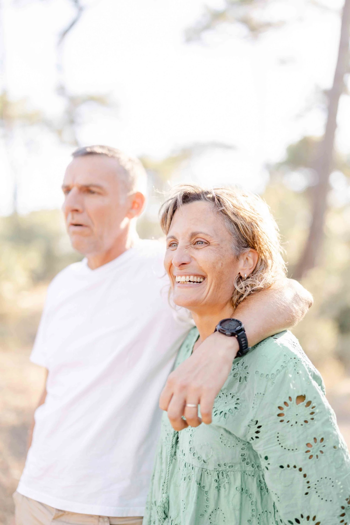 sourire bonheur amour gris marron