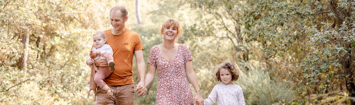 bonheur sourire enfant robe famille