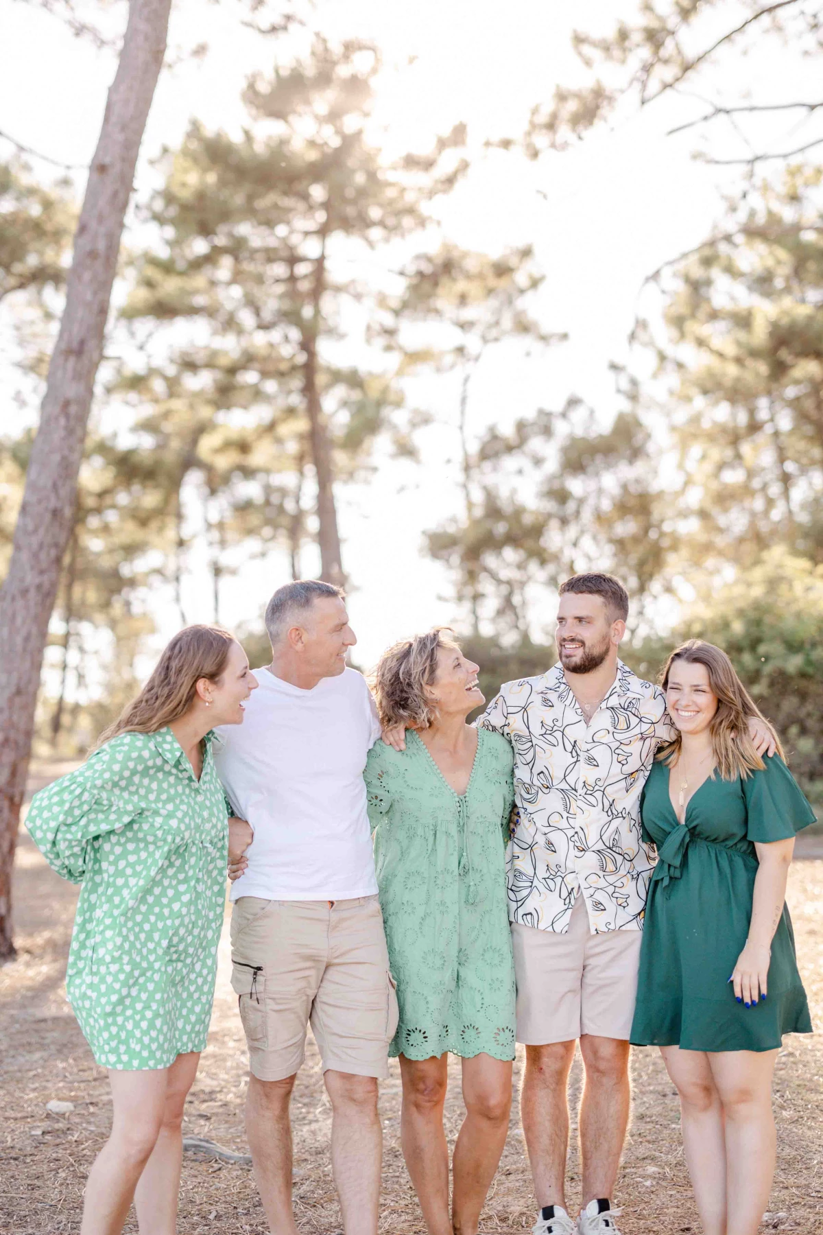 bonheur sourire événement robe gris