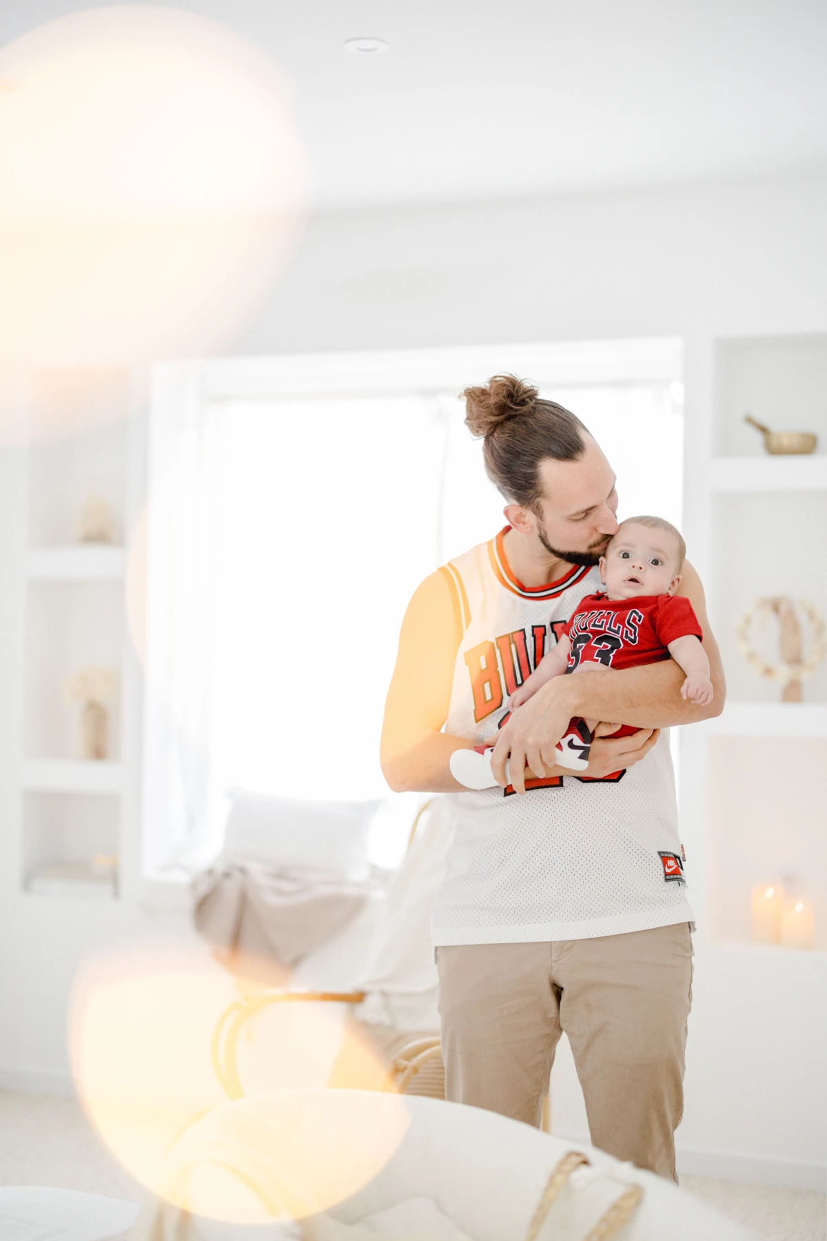 main bonheur enfant amour beige