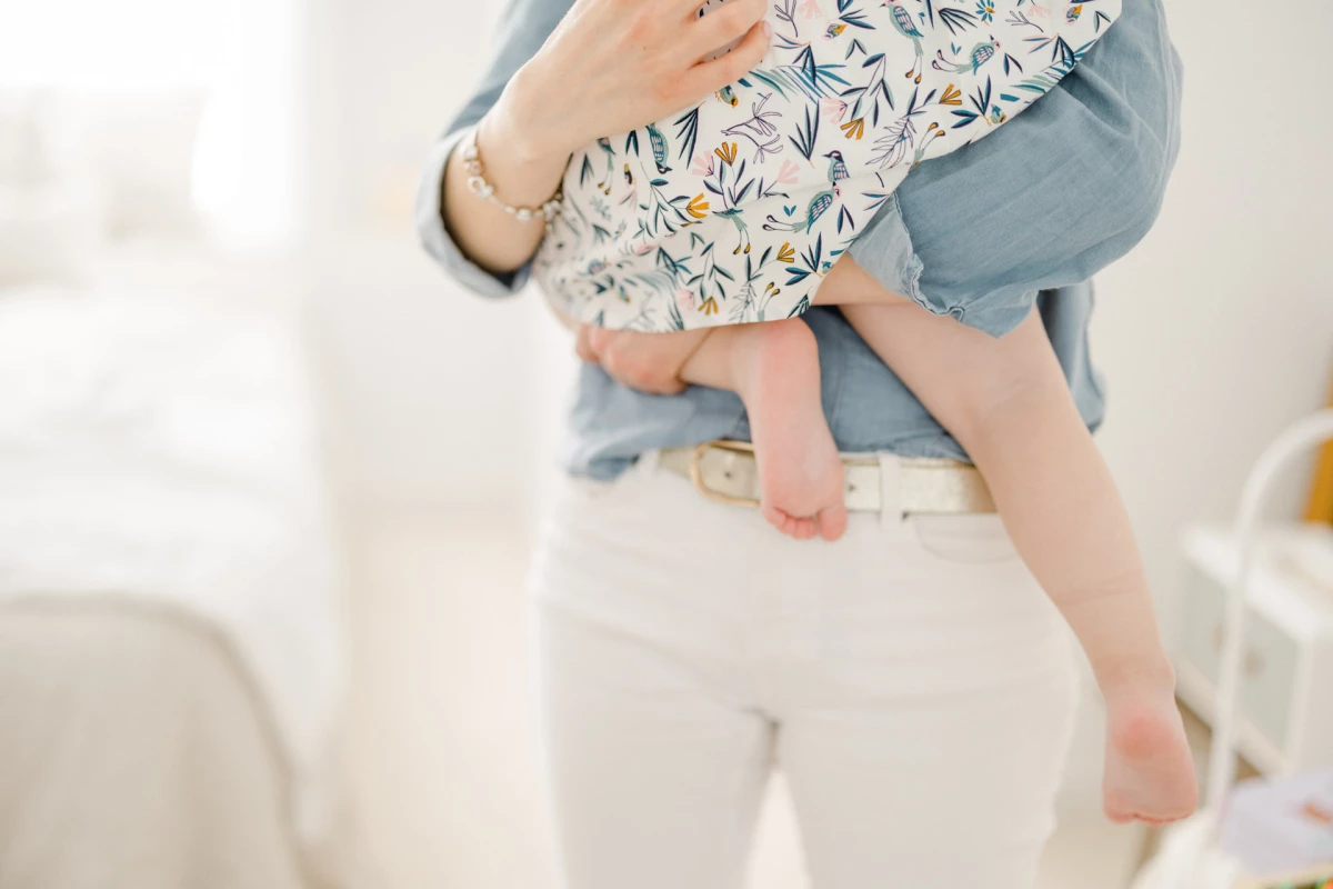 main enfant poignet amour geste