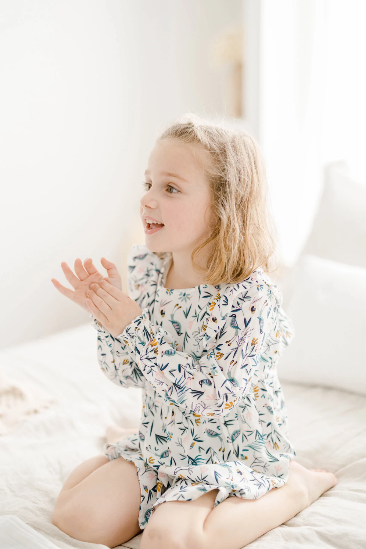 enfant bonheur gris marron