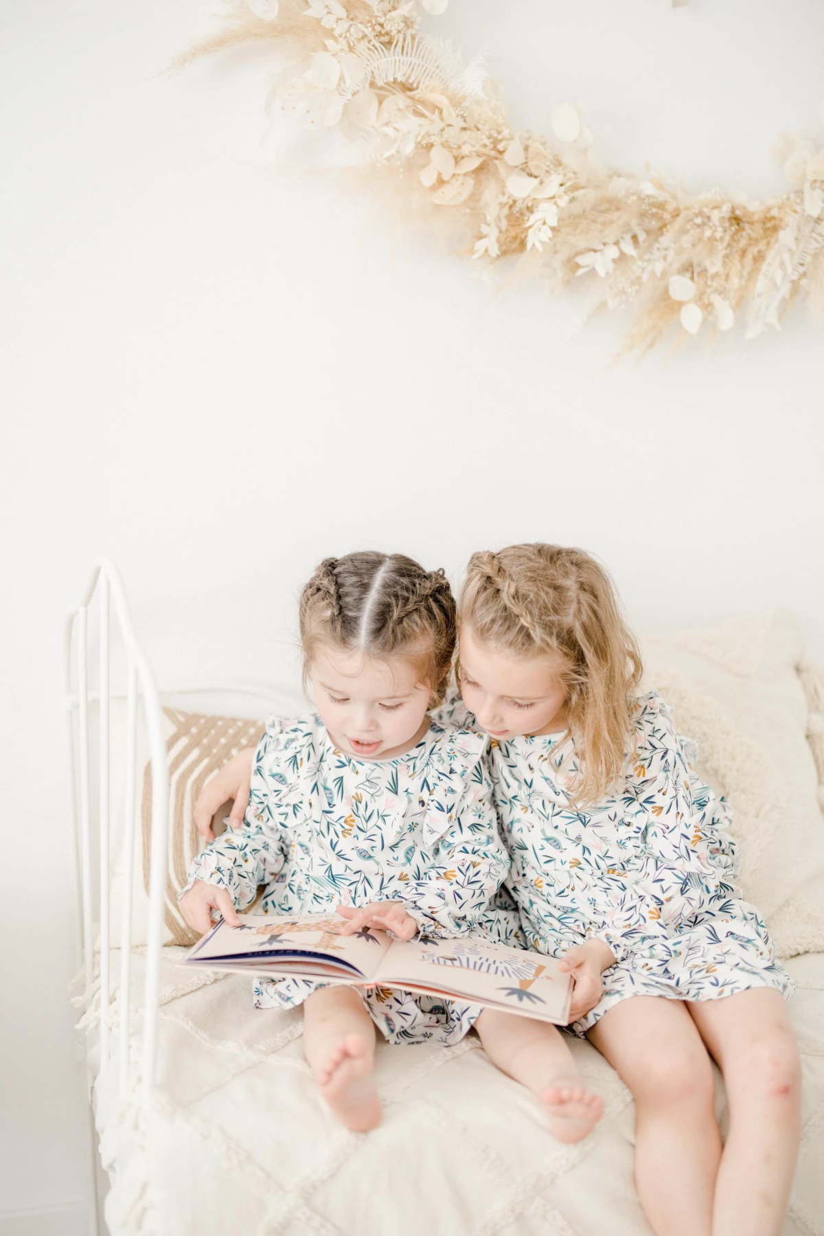 bonheur enfant rose robe sourire