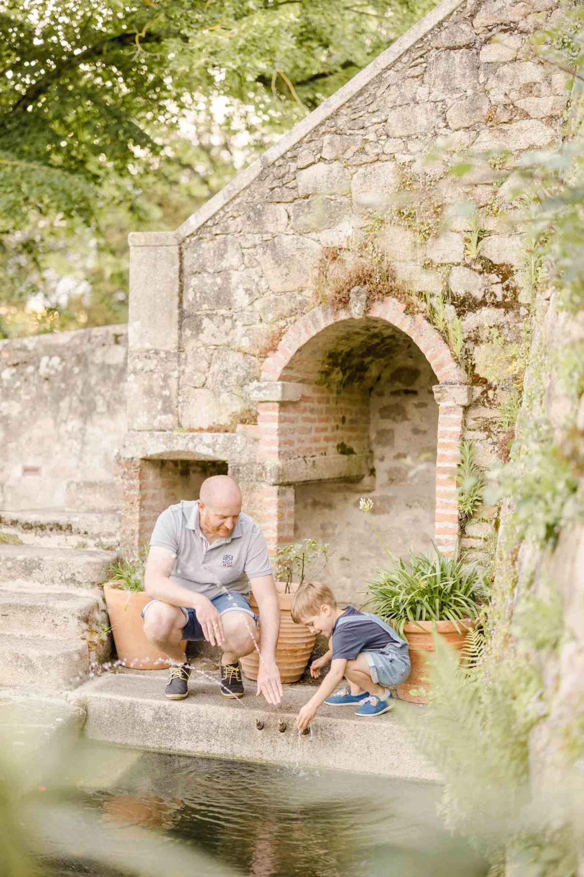 bonheur amour jardin famille mur de pierre
