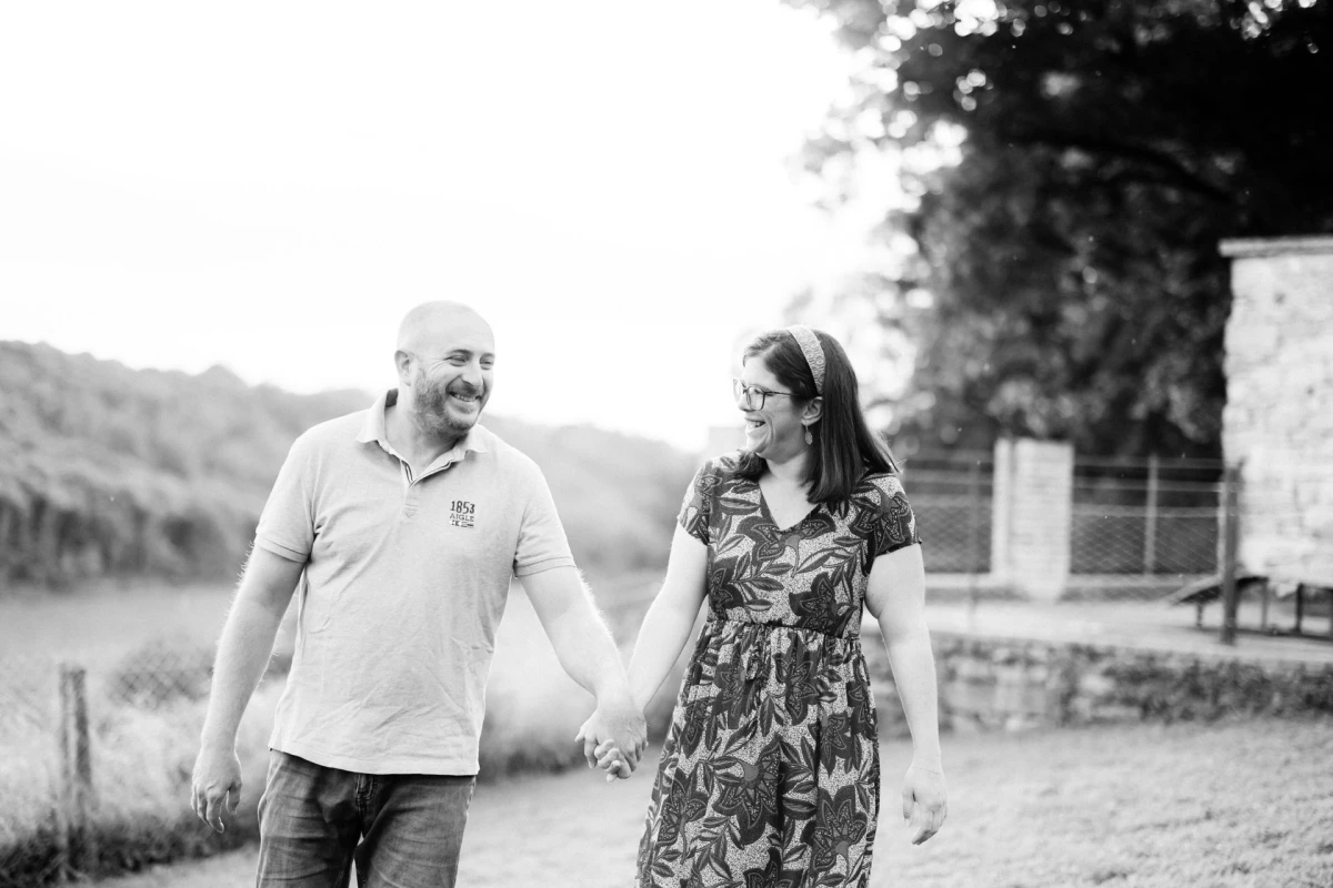 bonheur sourire amour monochrome gris