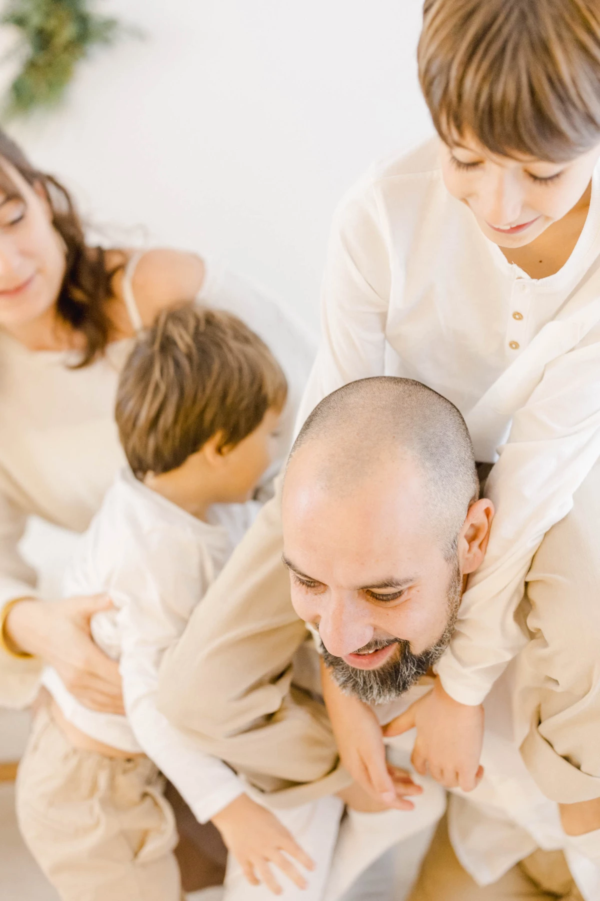 bonheur main enfant famille marron