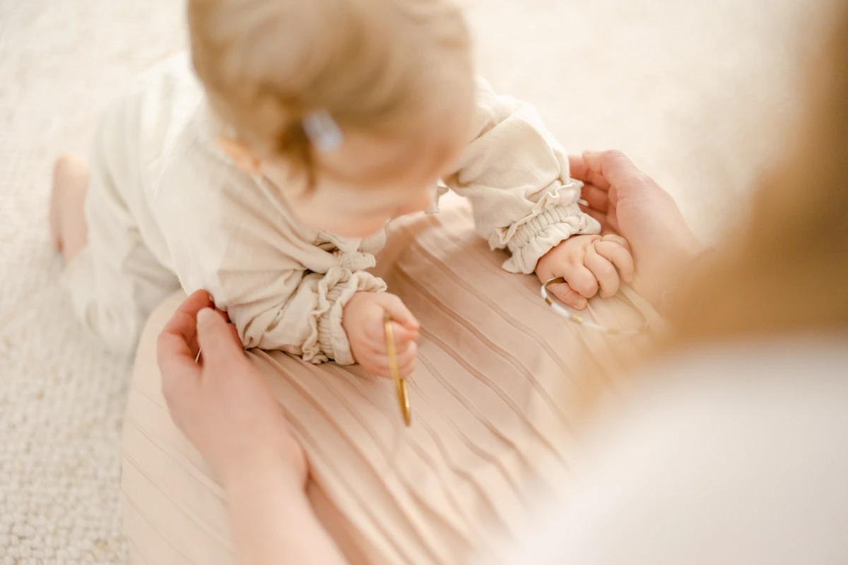 enfant gris marron lit