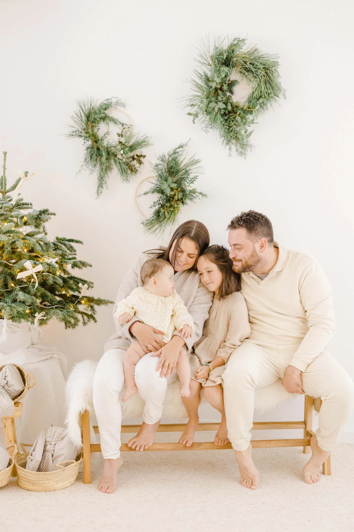 bonheur sourire enfant famille jouer avec les enfants