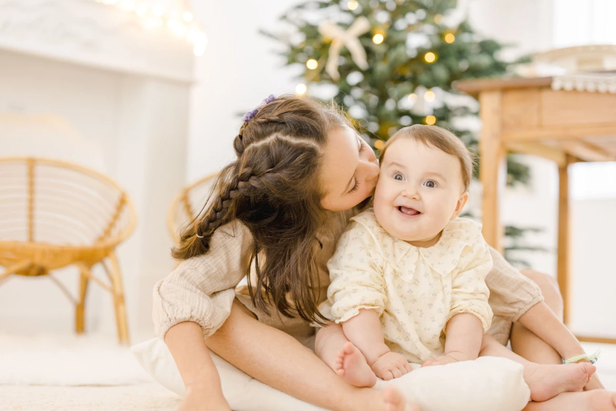 bonheur sourire enfant amour gris