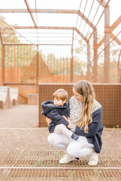 bonheur enfant amour beige marron