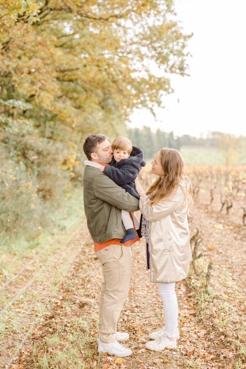 bonheur se tenir la main amour marron beige