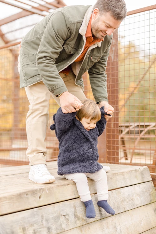 enfant bonheur gris marron nature
