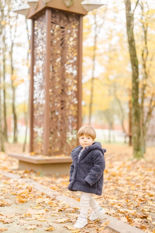 enfant bonheur rose marron beige