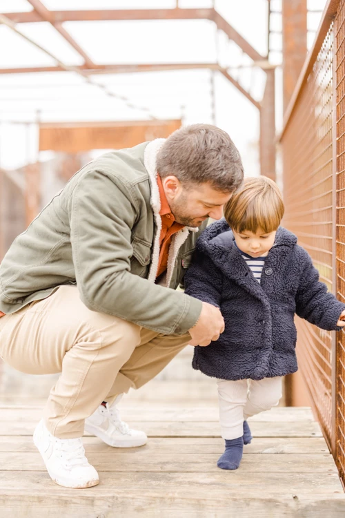 bonheur enfant gris marron nature