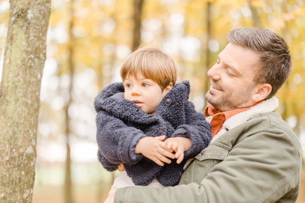 bonheur enfant sourire beige marron