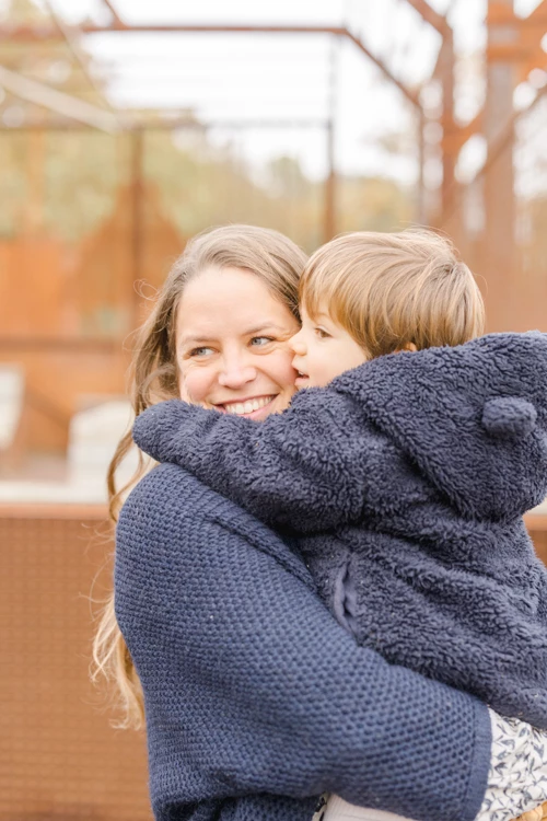 bonheur sourire enfant laine gris