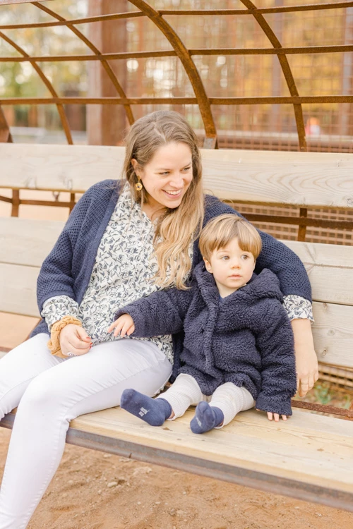 bonheur sourire enfant beige marron