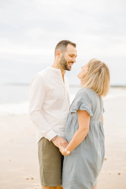 bonheur événement amour sable se tenir la main